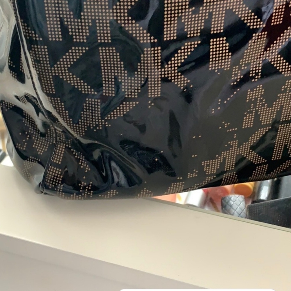 Michael kors purse - Picture 2 of 6